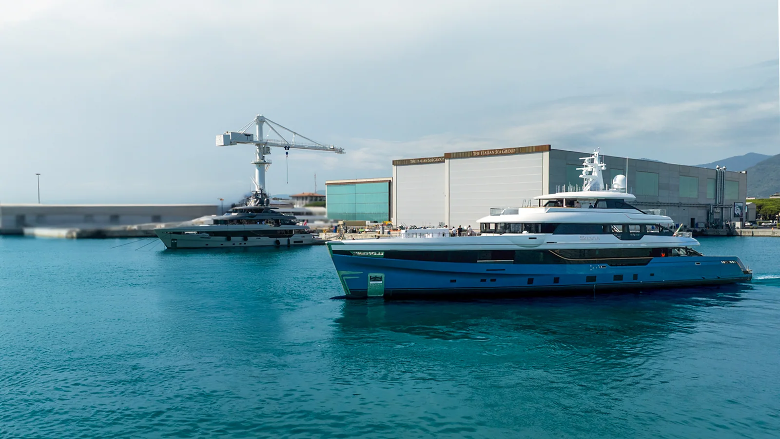 Admiral Panorama 53 Silvia po wodowaniu przed stocznią w Marina di Carrara