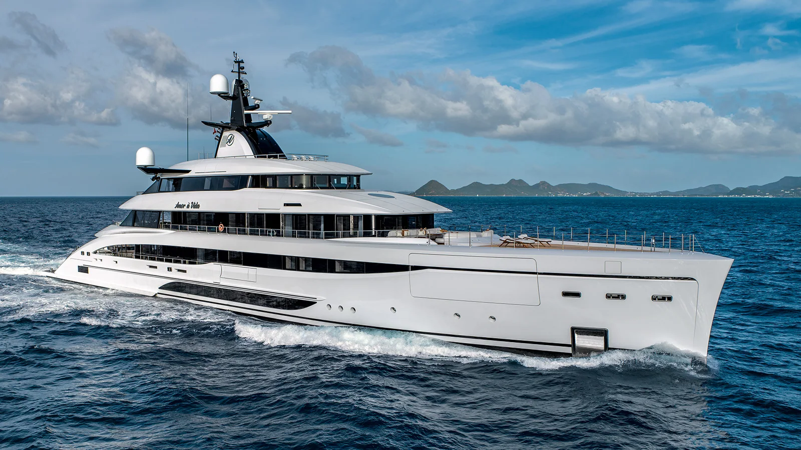 CRN Amor à Vida, the 67-metre hybrid superyacht shown in official Ferretti Group imagery