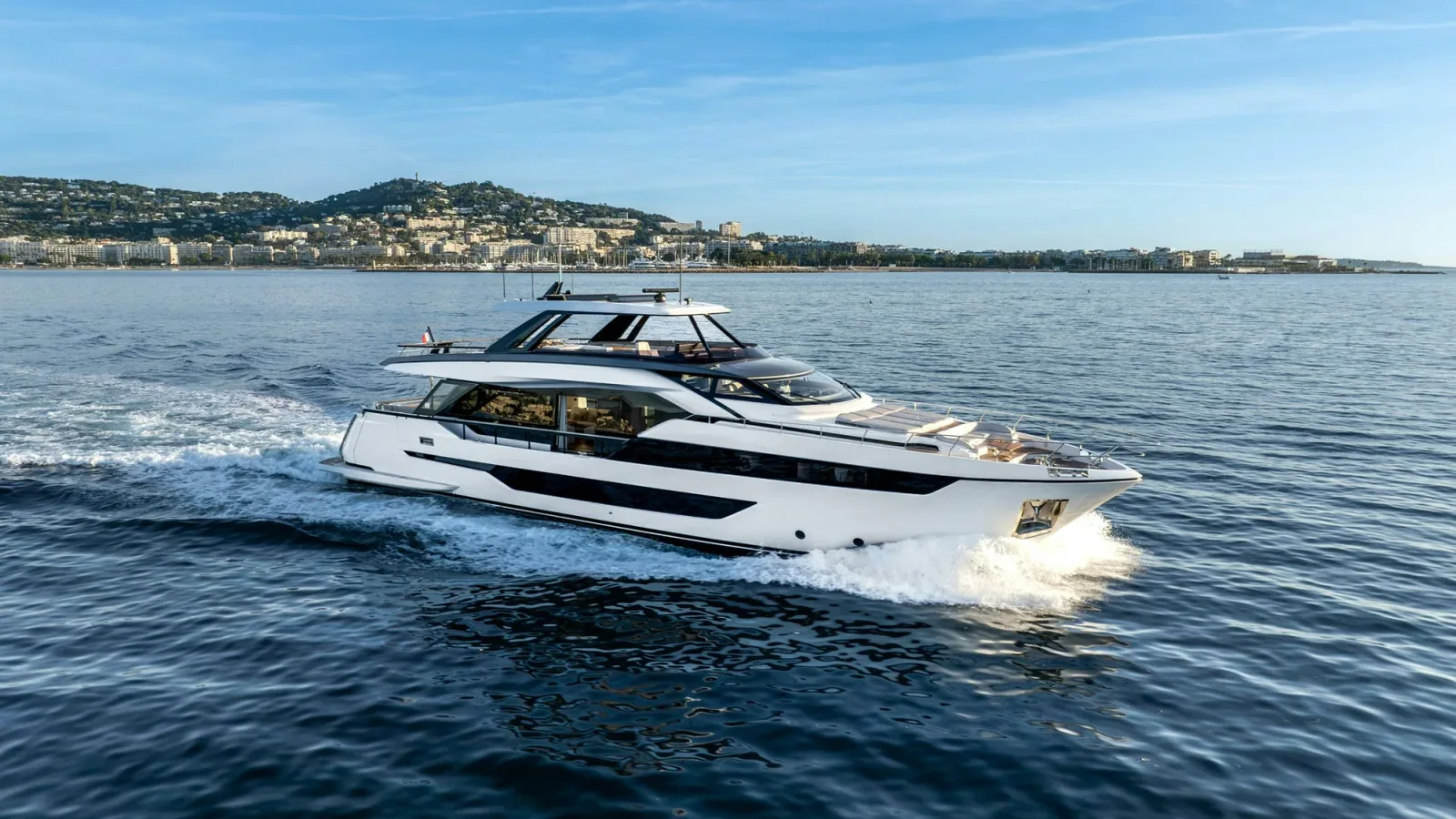 Ferretti 940 TOGETHER z oferty czarterowej W Yachts