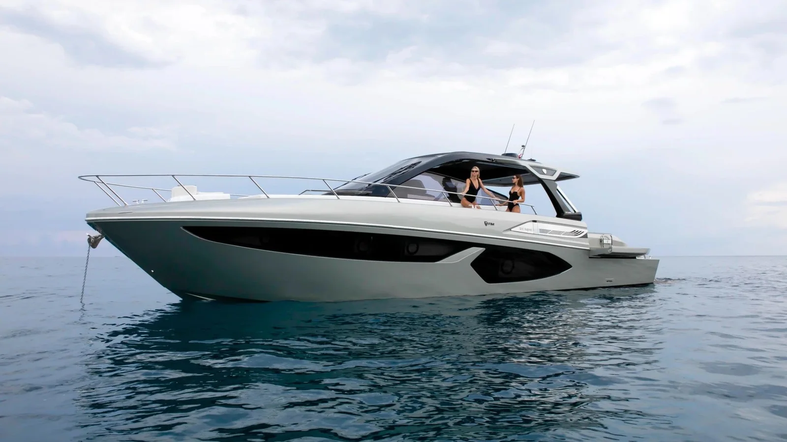FIM 500 Regina na kotwicy, ujęcie burtowe z oferty W Yachts