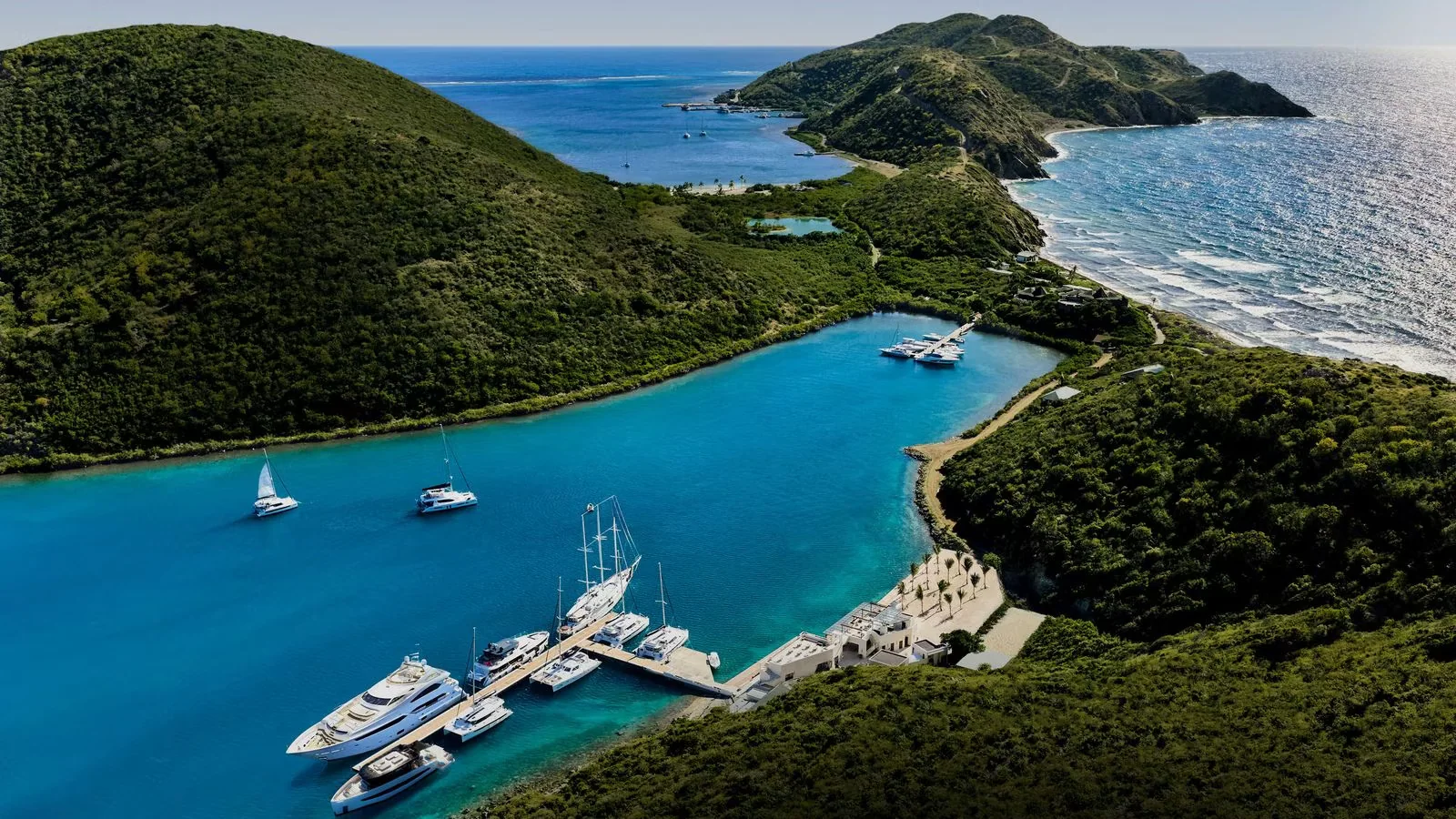 Biras Marina w North Sound na Virgin Gorda jako karaibska marina superjachtowa