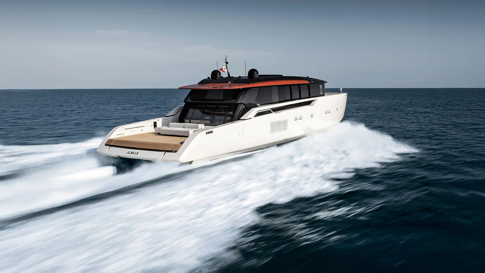 Sanlorenzo SP110 w oficjalnym kadrze producenta podczas rejsu