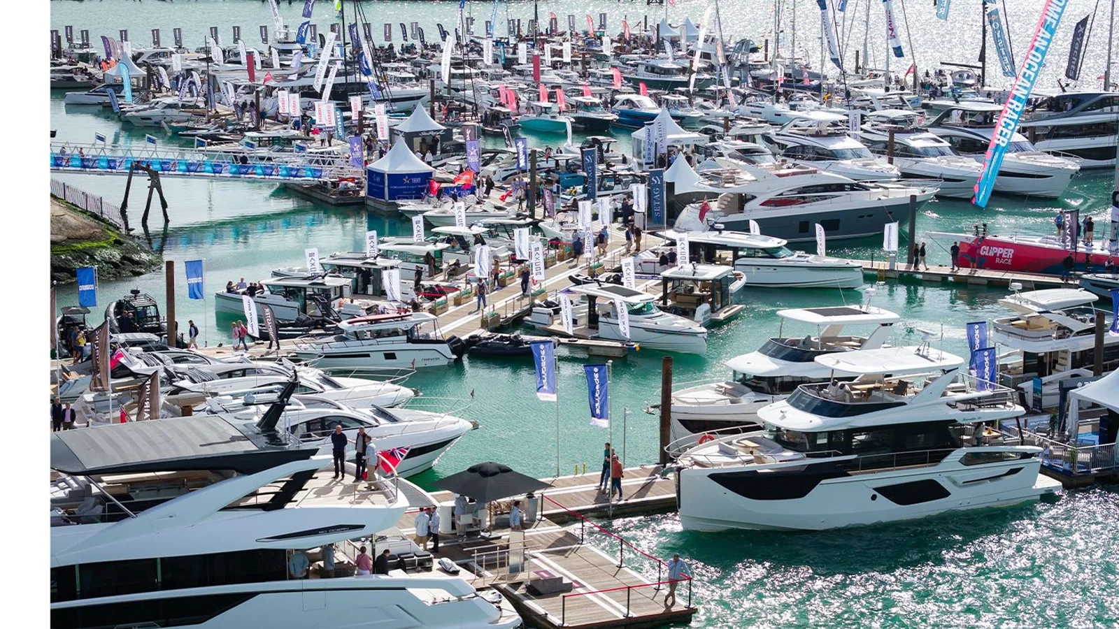 Widok z powietrza na marinę Southampton International Boat Show opublikowany przez British Marine