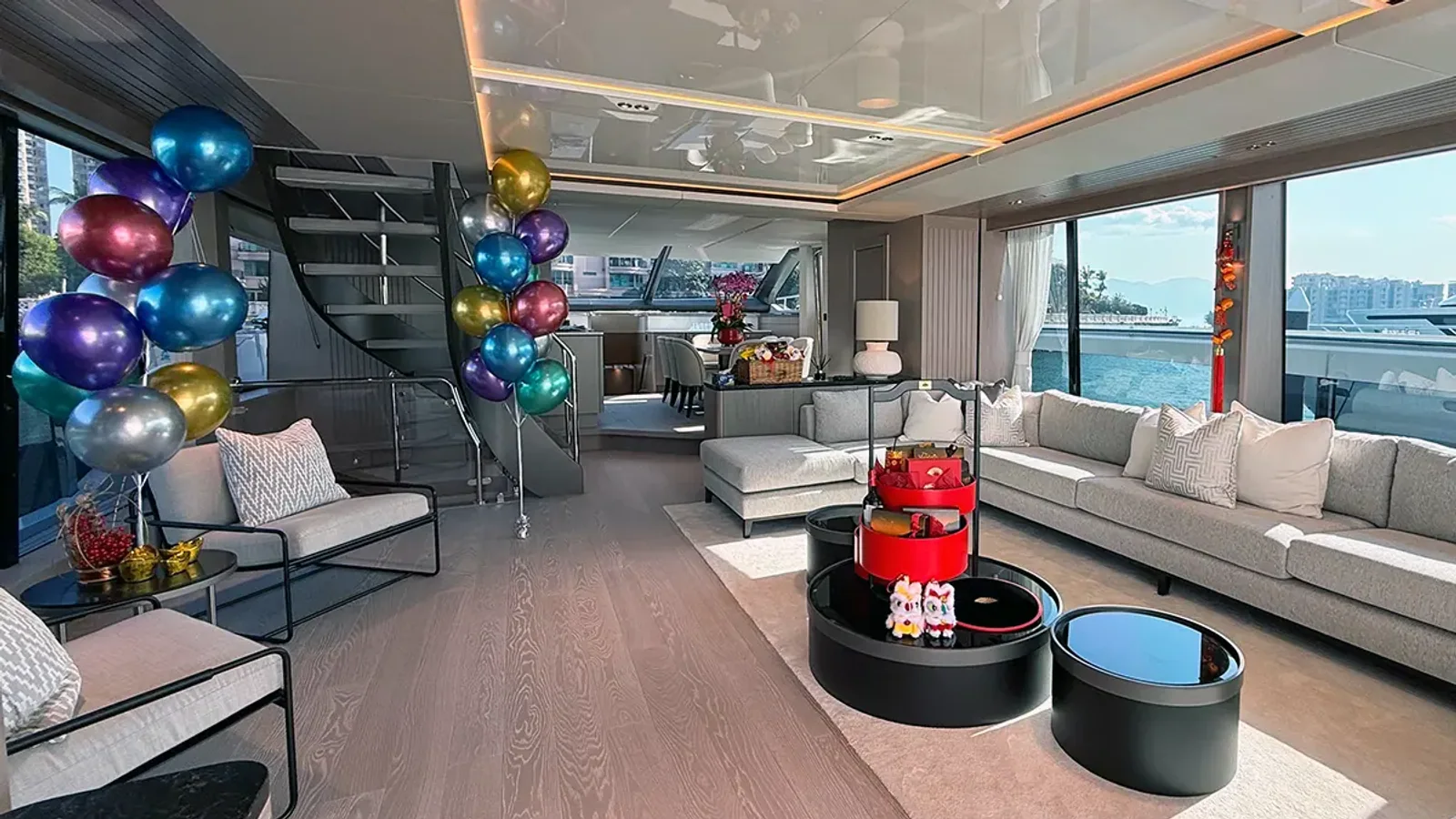Sunseeker 90 Ocean Enclosed przekazany klientowi w Azji w oficjalnym kadrze producenta