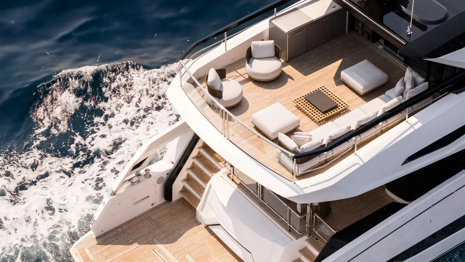 Oficjalne zdjęcie Sunseeker Europe ilustrujące bezpośrednią strukturę obsługi klientów w Europie