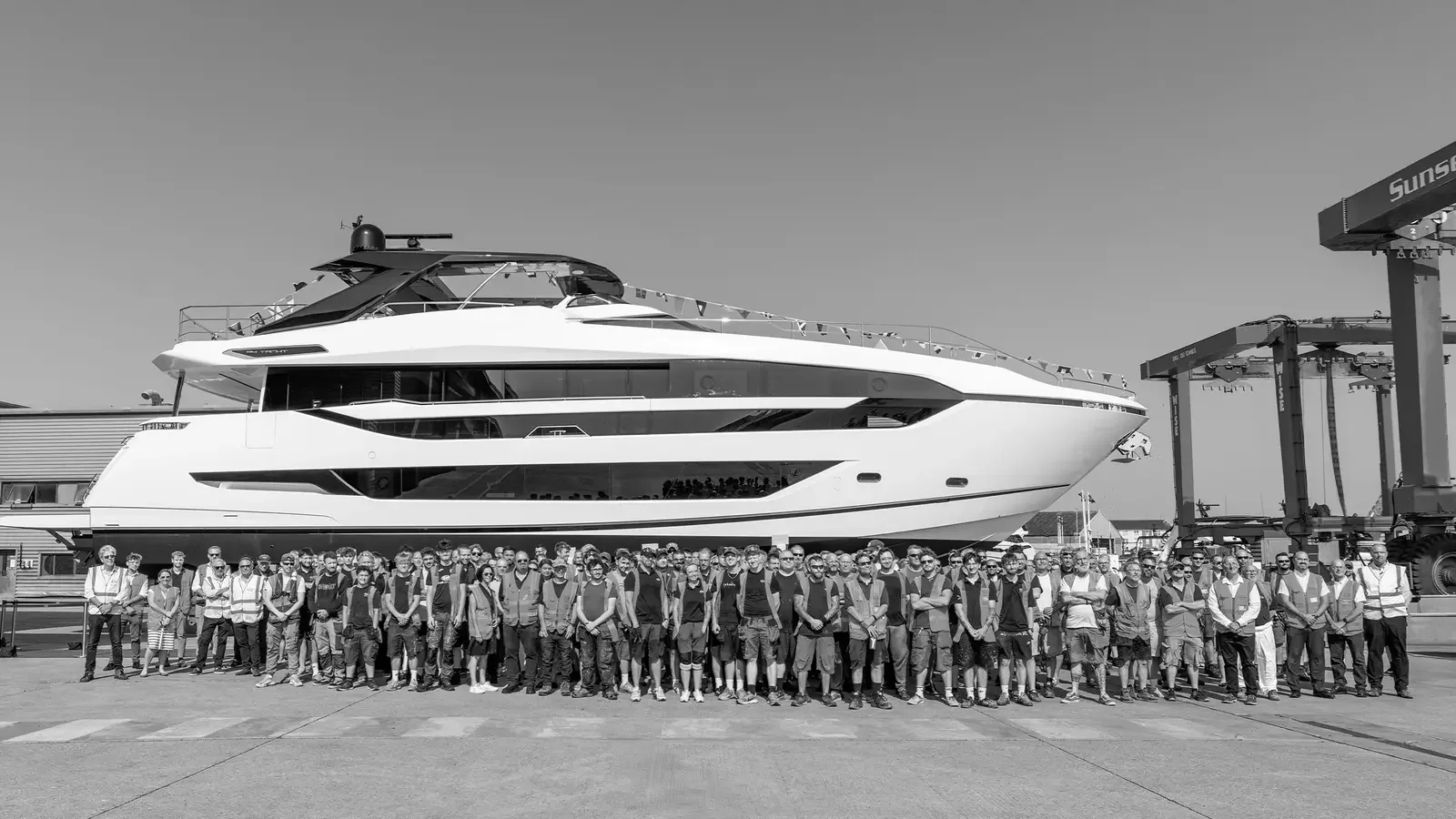 Pierwszy Sunseeker Manhattan 94 w oficjalnym kadrze producenta przed światowym debiutem w Cannes