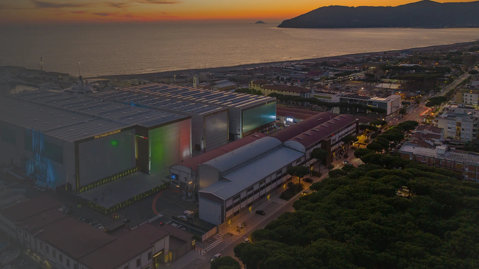 Oficjalny kadr infrastruktury The Italian Sea Group w Marina di Carrara
